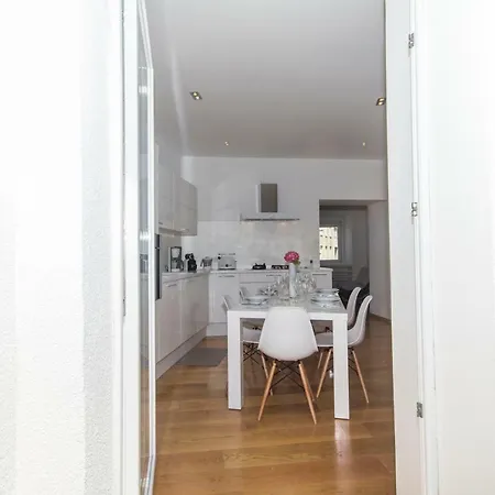 In Center With Parking * Pula