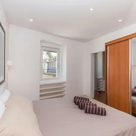 Apartamento In Center With Parking Pula