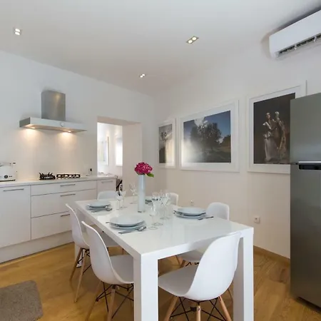 In Center With Parking Pula